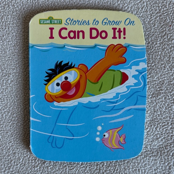 Sesame Street Stories to Grow on 8-Book Library and Electronic Reader - Picture 5 of 12